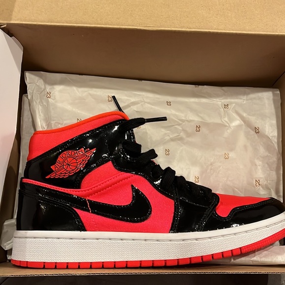 Womens Jordan 1 Retro. - Picture 6 of 9